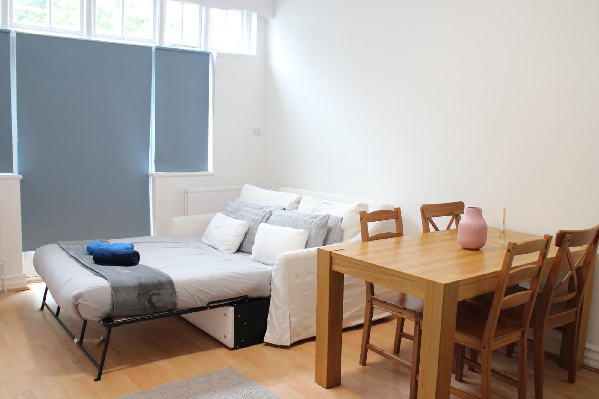 Large Garden Apartment On Golders Green High Road London Exterior foto